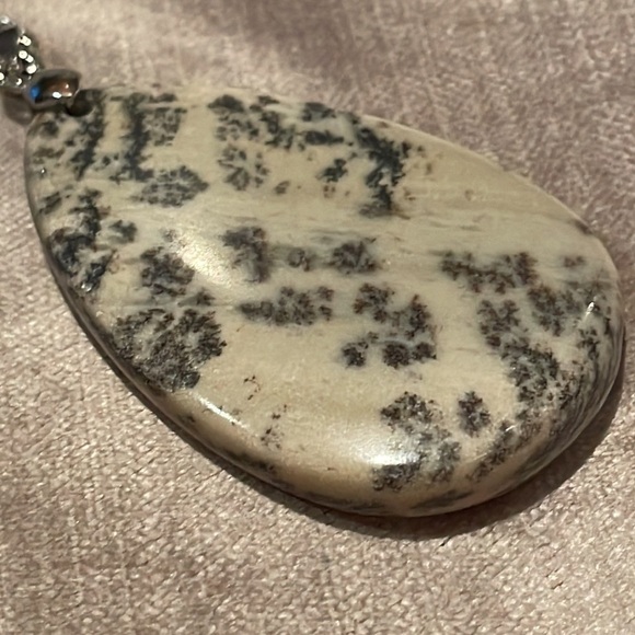 Beautiful Natural Jasper Necklace 18” chain - Picture 7 of 9